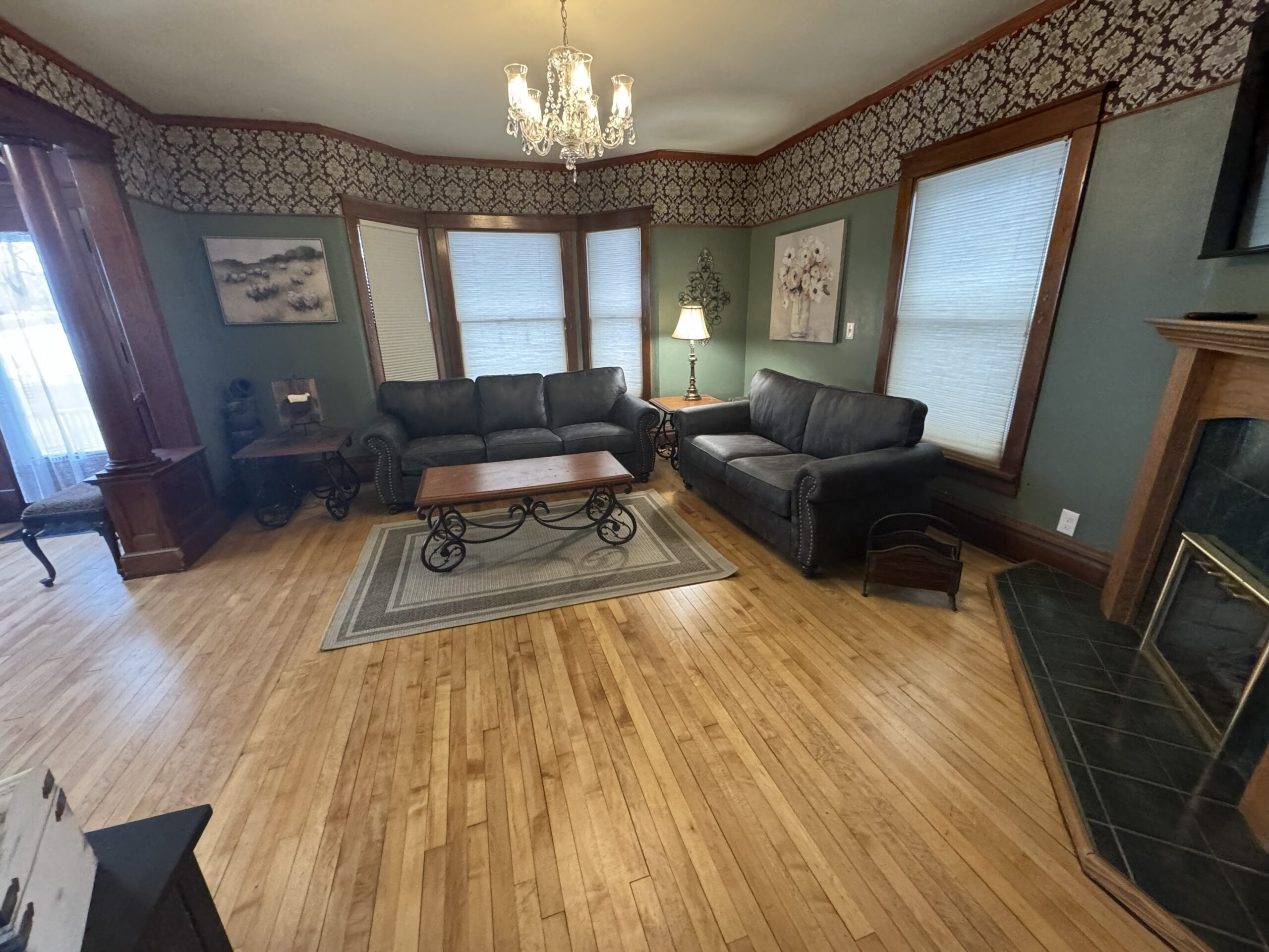 Historic Pauquette 5bd Portage Place